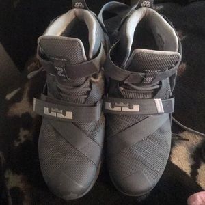 Lebron basketball shoes